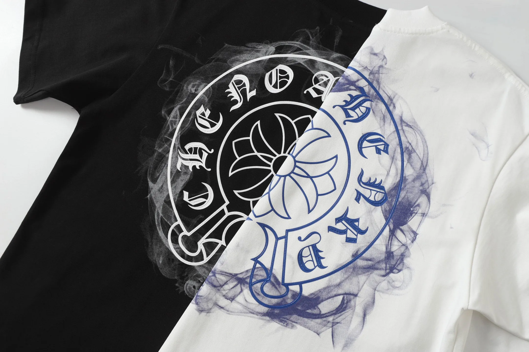🅿️170 CH/Cro Heart 25ss front and back logo printed logo round neck short sleeves. Fabric: Made of 280g double yarn smooth fabric, high temperature pre-shrunk. The weight is up to 300g. It is equipped with 1x1 thread in the same cylinder. It is not easy to deform after repeated washing. Workmanship: positioning and cutting, oversize loose version, imported glue dot printing. Accessories: original supporting accessories. Color: black white Size: XS-L